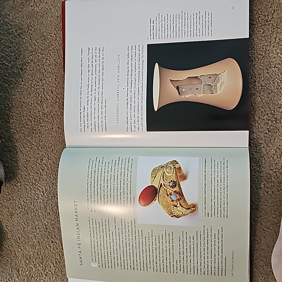 Craft In America Table Book 2 Centuries of Arts & Objects - Picture 10 of 12